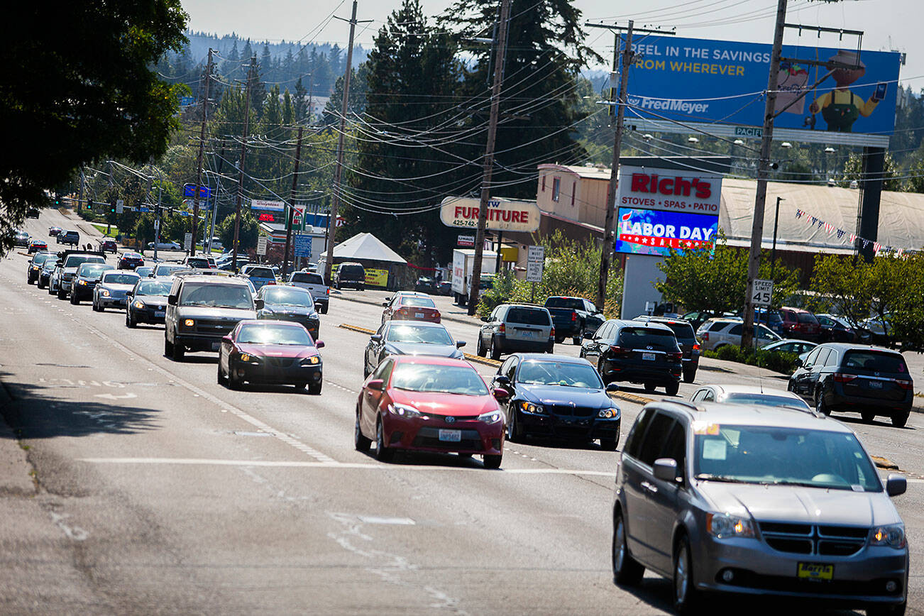 Traffic heads north and south along Highway 99 between 168th Street SW and Airplane Road on Friday, Sept. 2, 2022 in Lynnwood, Washington. (Olivia Vanni / The Herald)