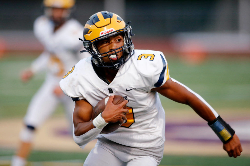 Bellevue’s Ishaan Daniels looks for a lane before scoring a touchdown on a sweep run against Lake Stevens on Friday, Sep. 9, 2022, at Lake Stevens High School in Lake Stevens, Washington. (Ryan Berry / The Herald)
