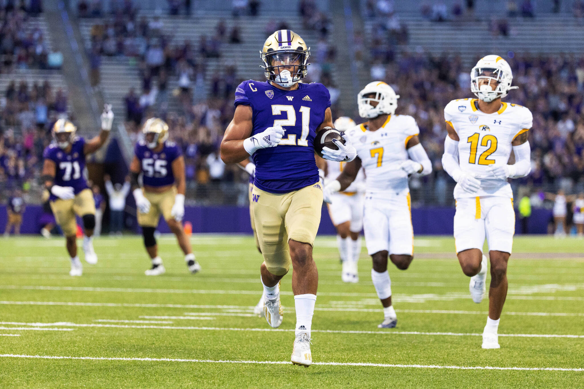 Washington running back Wayne Taulapapa runs for a touchdown during the first quarter of a game against Kent State on Sept. 3, 2022, in Seattle. (Dean Rutz/The Seattle Times via AP)
