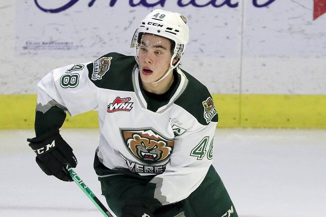 Everett's Olen Zellweger against the Portland Winterhawks Saturday evening at the Angel of the Winds Arena on January 1, 2022. (Kevin Clark / The Herald)
