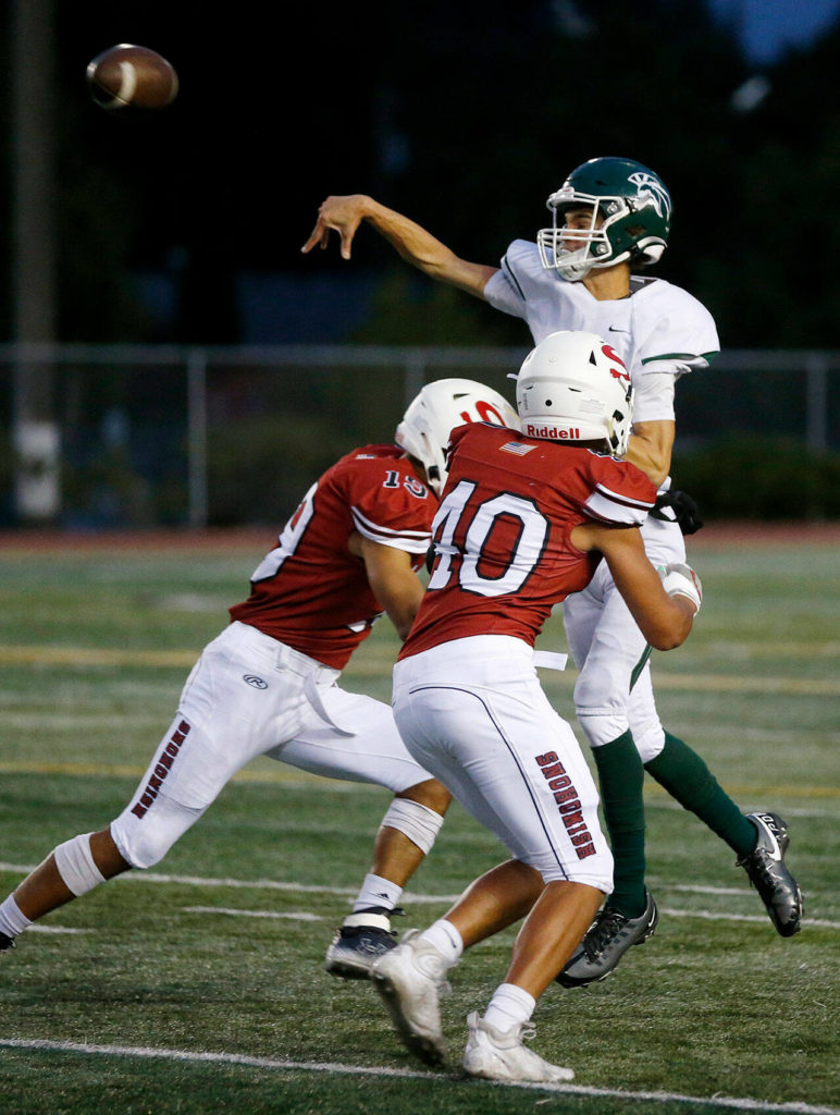 Edmonds-Woodway’s Steven Warren Jr. gets off a throw in the face of pressure against Snohomish on Friday, Sep. 23, 2022, at Snohomish High School in Snohomish, Washington. (Ryan Berry / The Herald)
