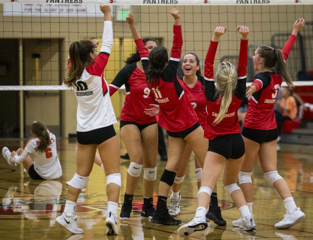 The Snohomish team reacts to beating Monroe on Tuesday, Sept. 27, 2022 in Snohomish, Washington. (Olivia Vanni / The Herald)
