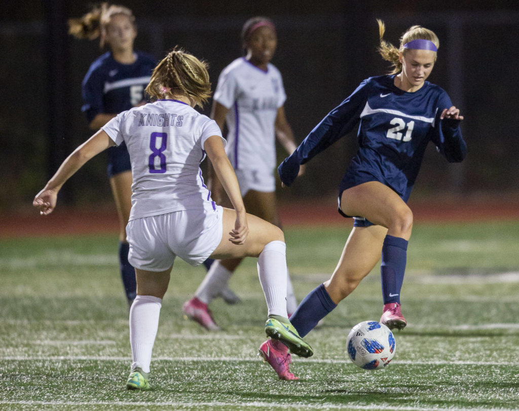 Glacier Peak’s Kamiak’s Amelia Lundeen dribbles past Kamiak’s Payton Wotipka during the game on Thursday, Sept. 29, 2022 in Snohomish, Washington. (Olivia Vanni / The Herald)
