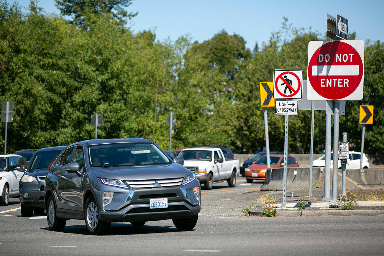 Vehicles exiting I-5 southbound begin to turn left into the eastbound lanes of 164th Street Southwest on Wednesday, Aug. 17, 2022, in Lynnwood, Washington. (Ryan Berry / The Herald)