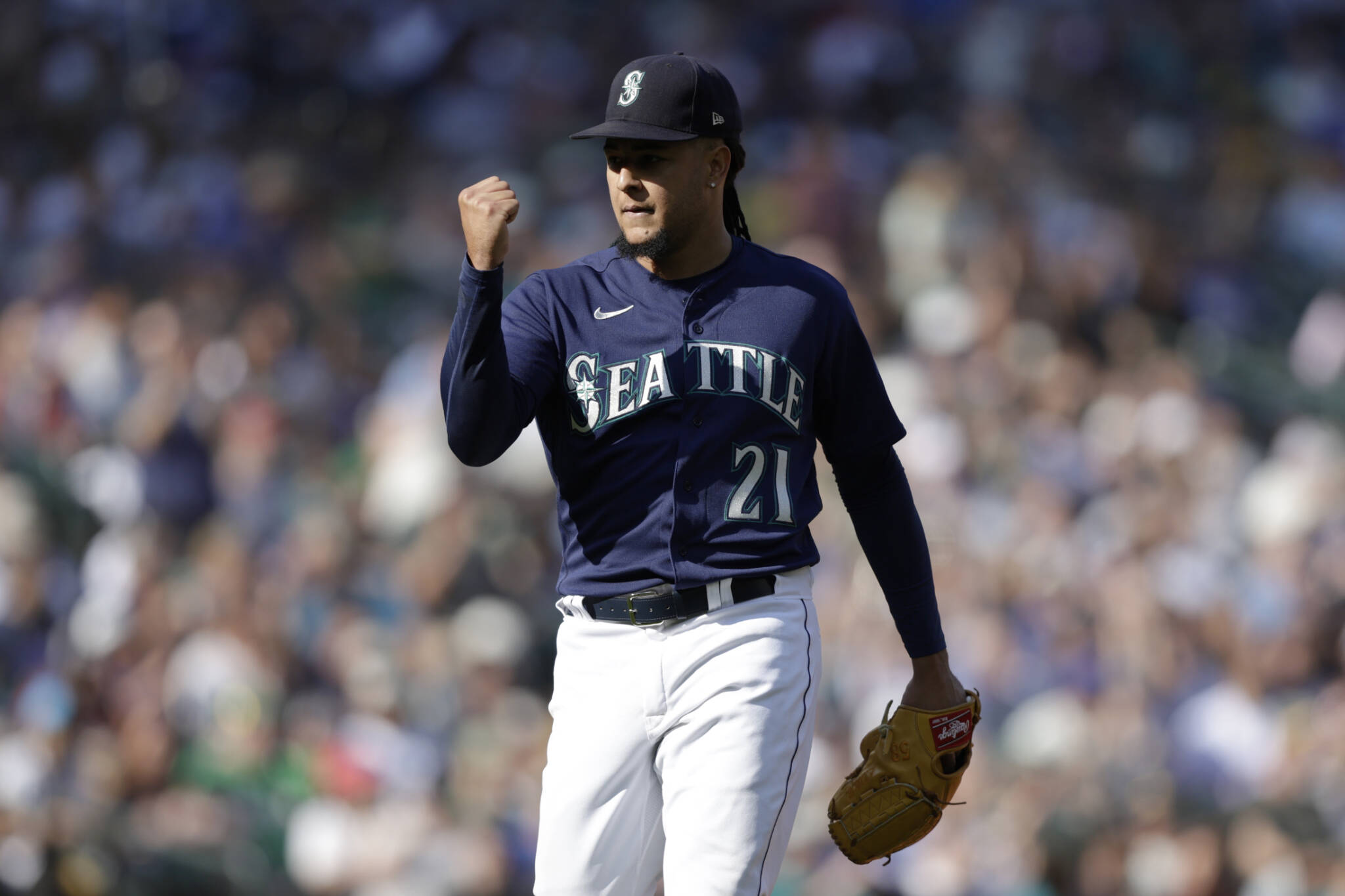 Castillo srikes out 8, Mariners down Athletics