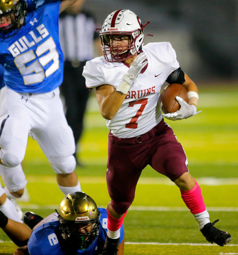 Cascade’s Zach Lopez takes a carry past the defense during the Battle of Broadway against Everett on Friday, Oct. 7, 2022, at Everett Memorial Stadium in Everett, Washington. (Ryan Berry / The Herald)
