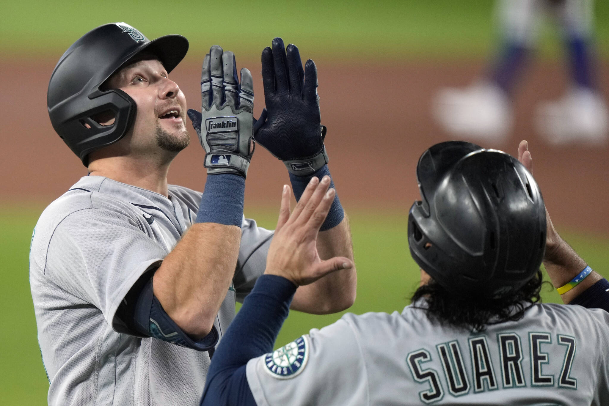 Mariners topple Blue Jays for 1st postseason win since 2001