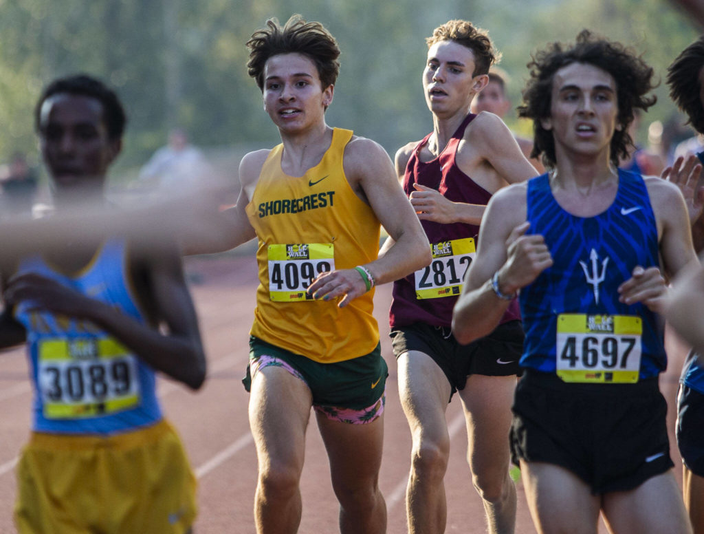 After winning last year’s boys gold race, Shorecrest senior Luke Schmidt moved up to the elite race and ran another sub-15:30 time. (Olivia Vanni / The Herald)
