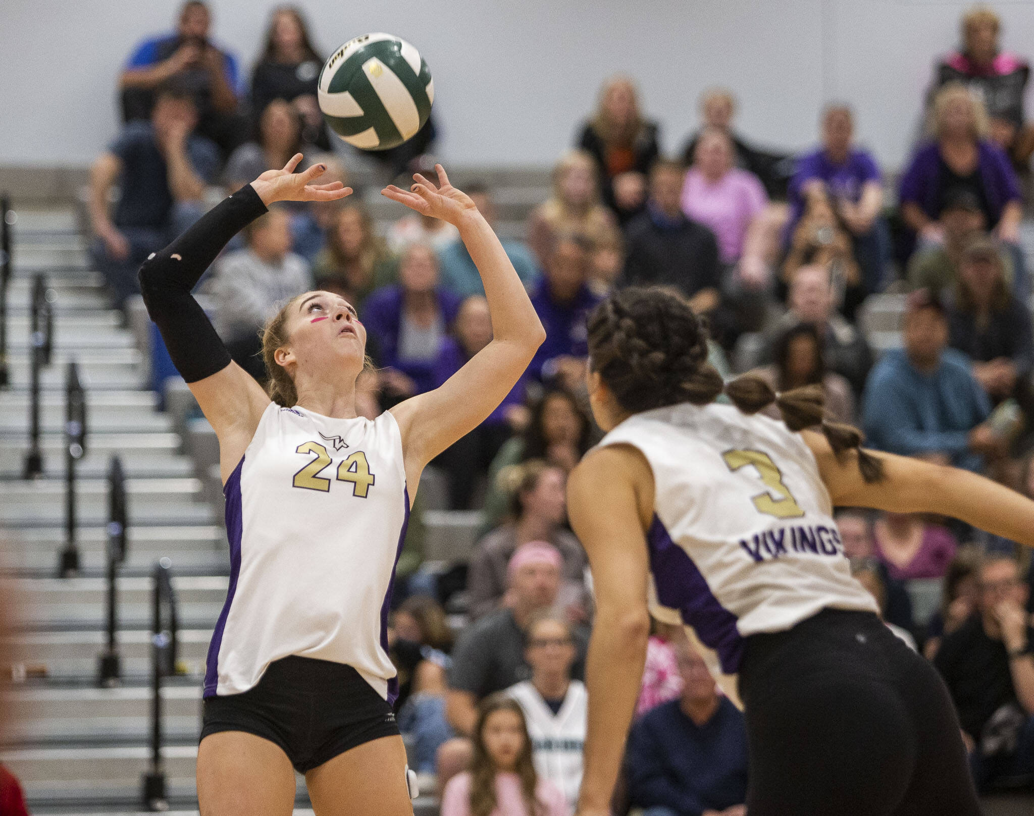 Lake Stevens’ Kaytelyn Eichert sets the ball during the match against Glacier Peak on Tuesday, Oct. 11, 2022 in Lake Stevens, Washington. (Olivia Vanni / The Herald)