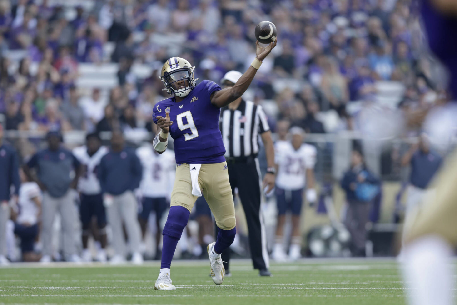 Penix throws for 516 yards, 4 TDs, UW tops Arizona in shootout