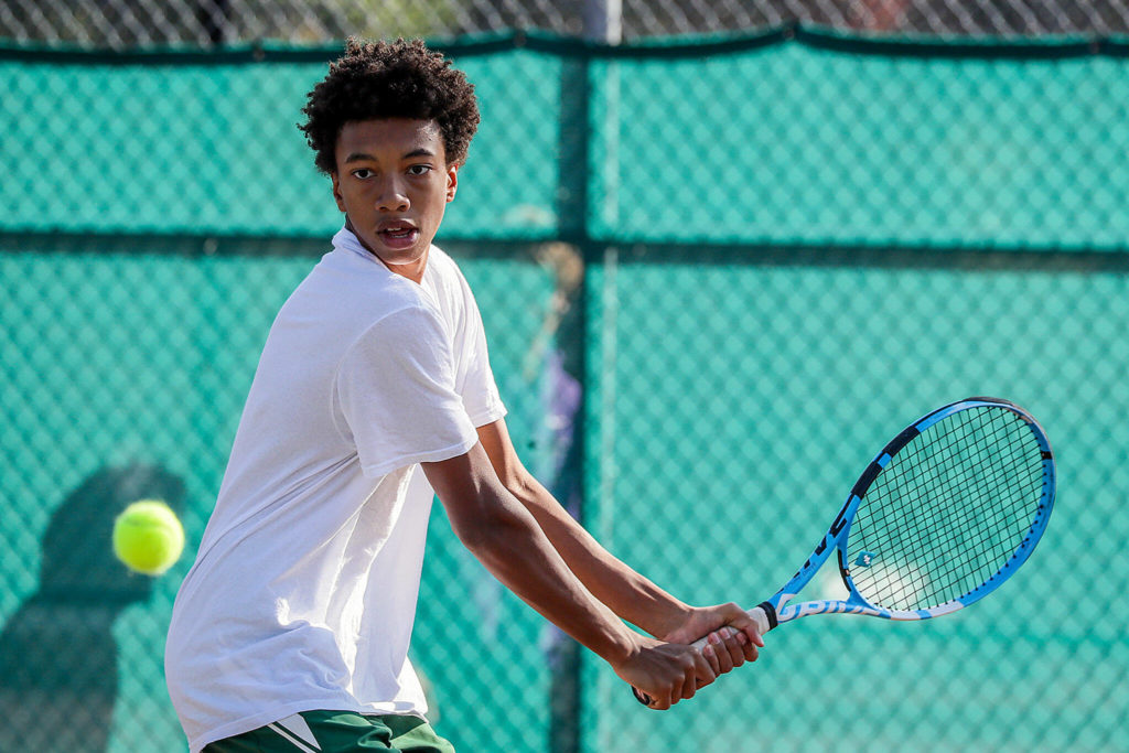 Steven Anderson, sophomore, returns during an intra squad match at Edmonds-Woodway High School in Edmonds, Washington on October 13, 2022. (Kevin Clark / The Herald)
