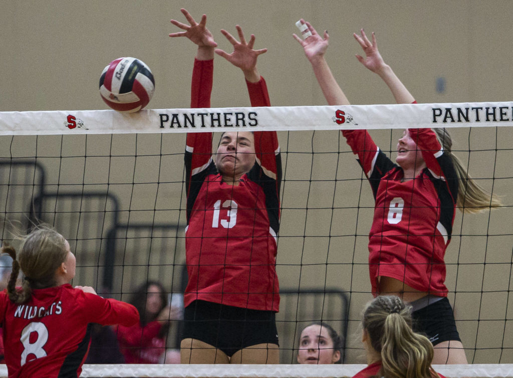 Snohomish’s Arianna Galvan blocks a spike during the match against Archbishop Murphy on Wednesday, Oct. 19, 2022 in Snohomish, Washington. (Olivia Vanni / The Herald)
