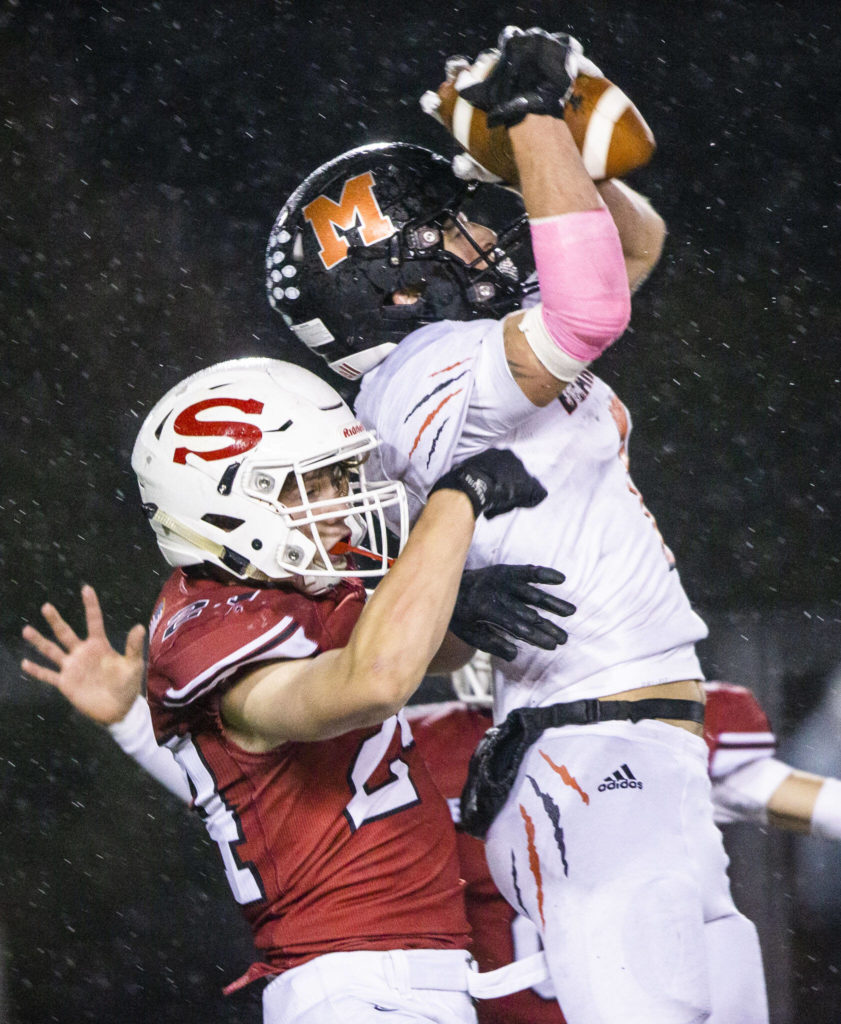 Monroe’s Kody Edelbrock makes a catch during a game against Snohomish on Friday, Oct. 21, 2022 in Snohomish, Washington. (Olivia Vanni / The Herald)

