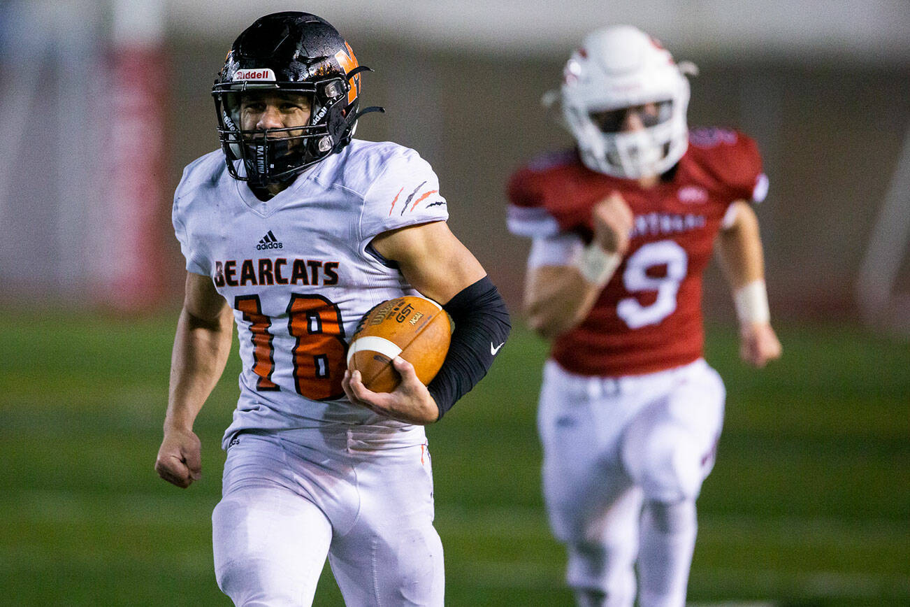 Monroe’s Beau Pruett runs the ball during the 3A West South title game against Snohomish on Friday, Oct. 21, 2022 in Snohomish, Washington. (Olivia Vanni / The Herald)