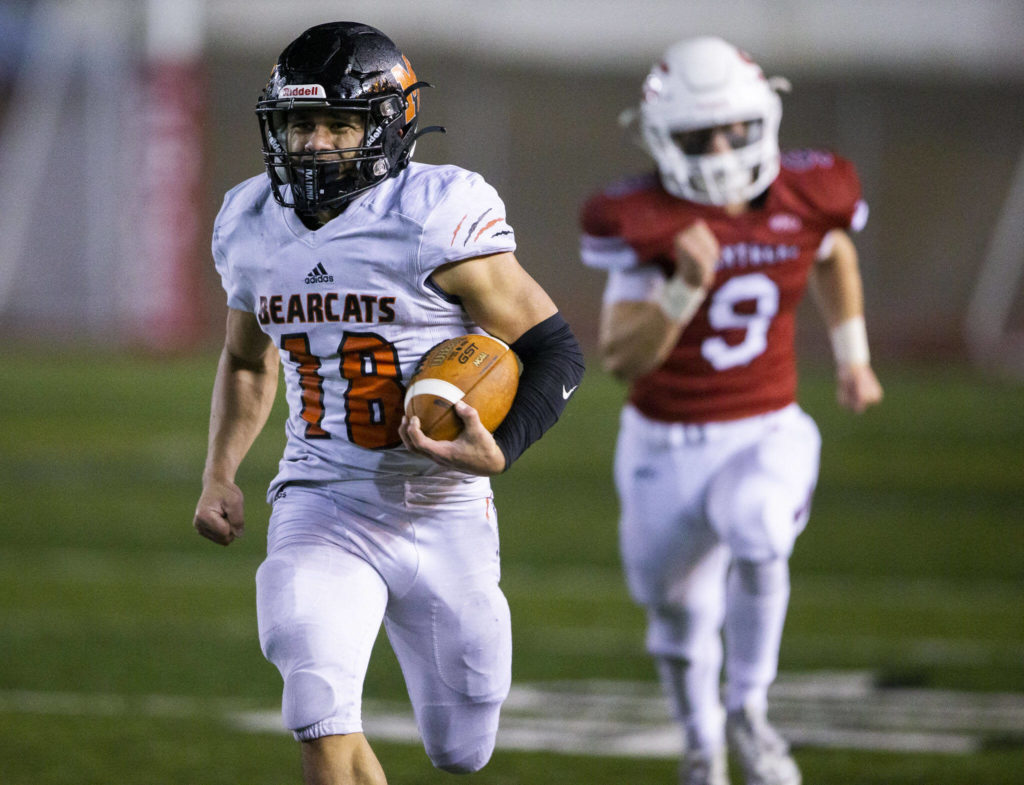 Beau Pruett led the way as the Bearcats rushed for a season-high 338 yards in their 49-7 rout of Snohomish. (Olivia Vanni / The Herald)
