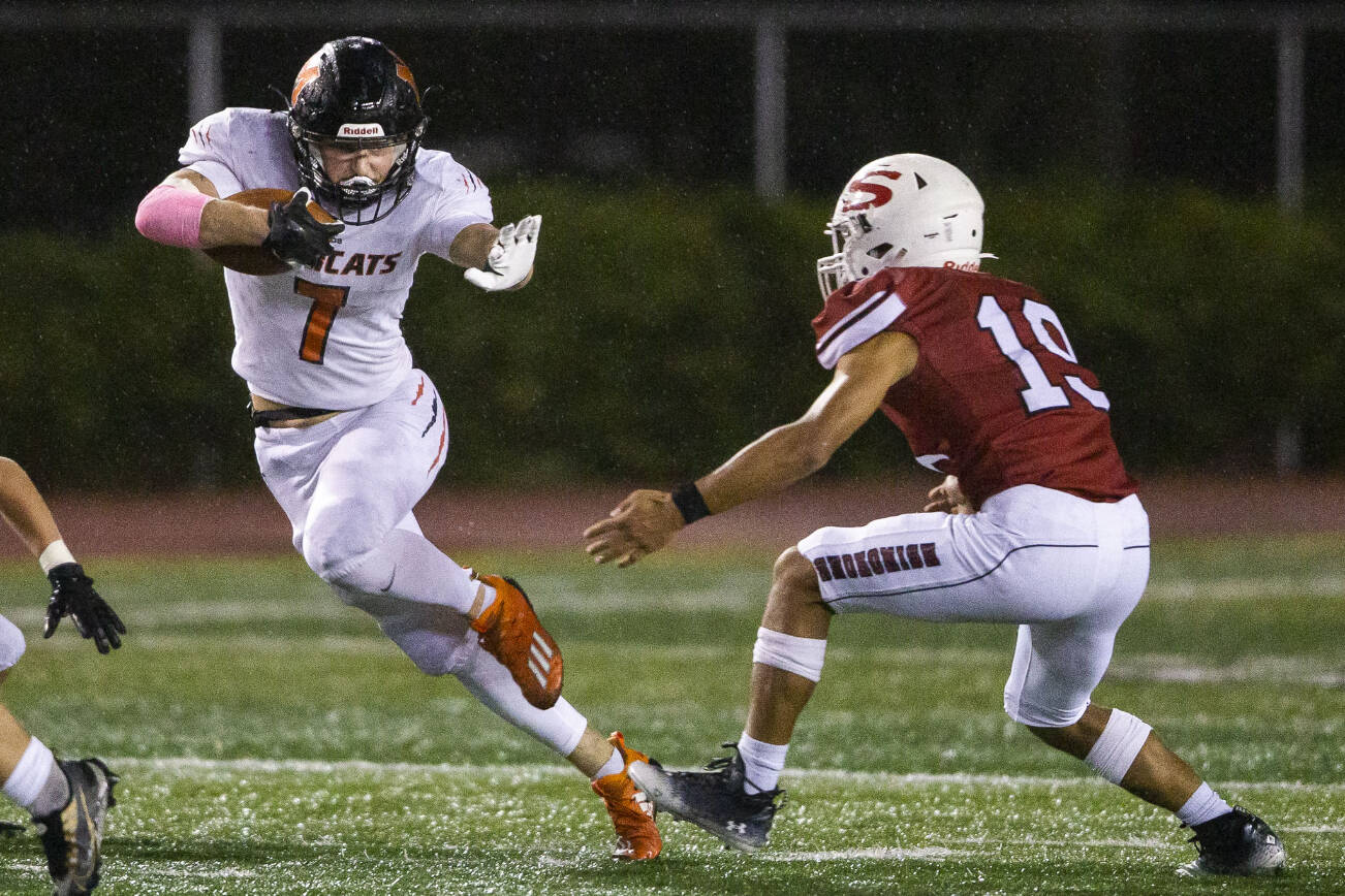 Monroe’s Kody Edelbrock runs the ball during the 3A West South title game against Snohomish on Friday, Oct. 21, 2022 in Snohomish, Washington. (Olivia Vanni / The Herald)