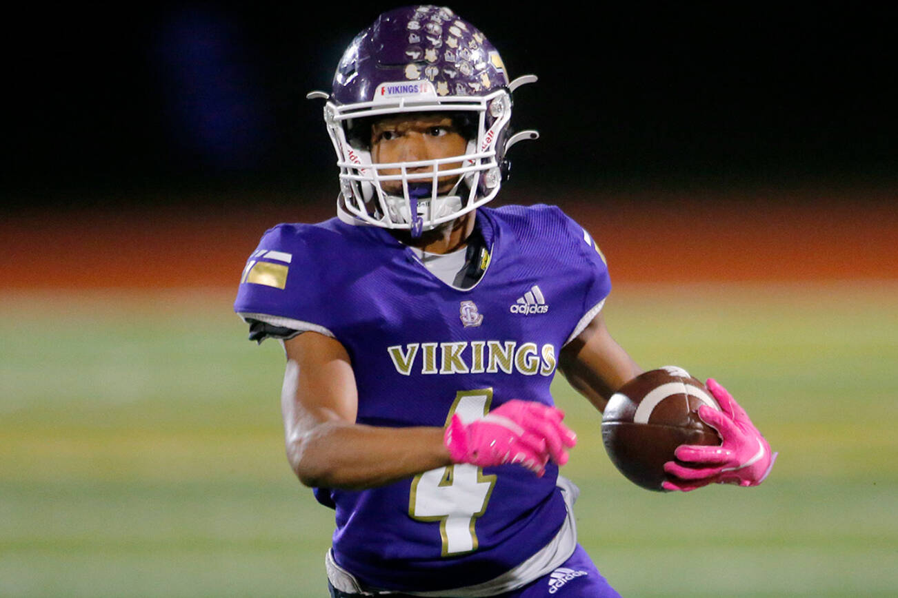 Lake Stevens wideout Cassidy Bolong-Banks turns upfield on his way to a long score against Glacier Peak on Friday, Oct. 28, 2022, at Lake Stevens High School in Lake Stevens, Washington. (Ryan Berry / The Herald)
