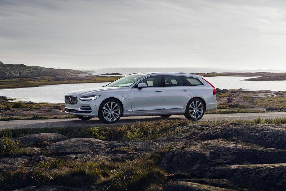 2022 Volvo V90 Cross Country AWD (Volvo)