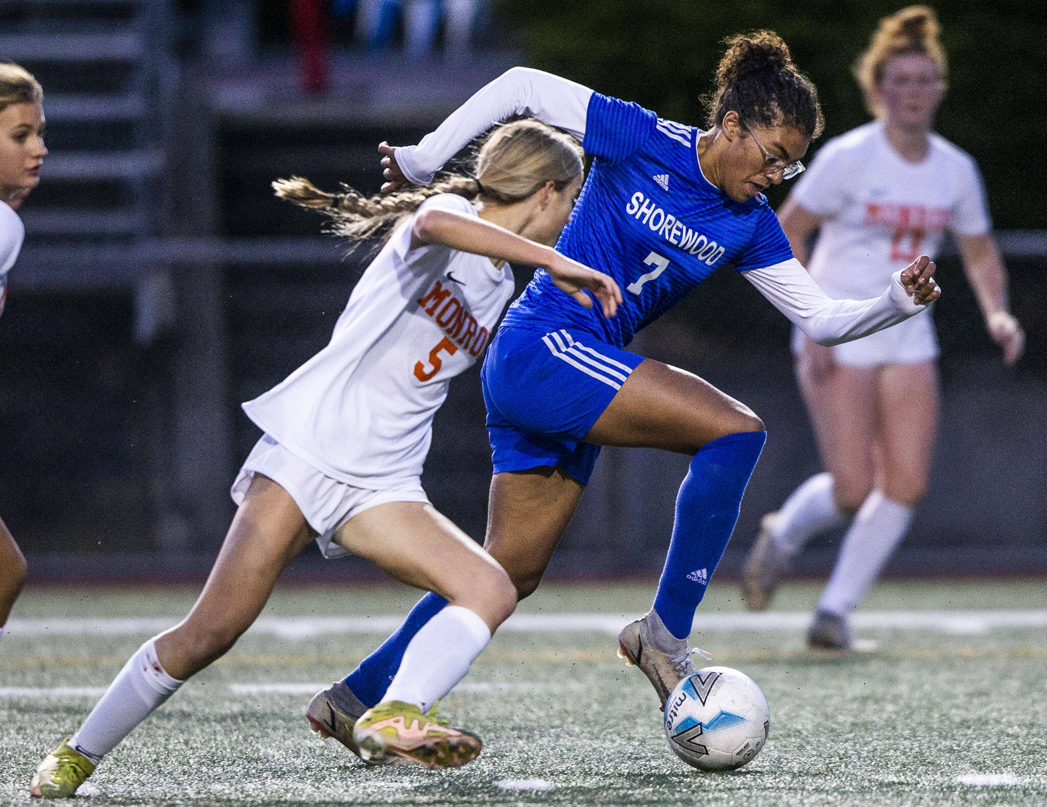 Shorewood’s Diana Tuilevuka maneuvers around Monroe defender Faith Gunter to shoot and score during game on Tuesday, Nov. 1, 2022 in Shoreline, Washington. (Olivia Vanni / The Herald)