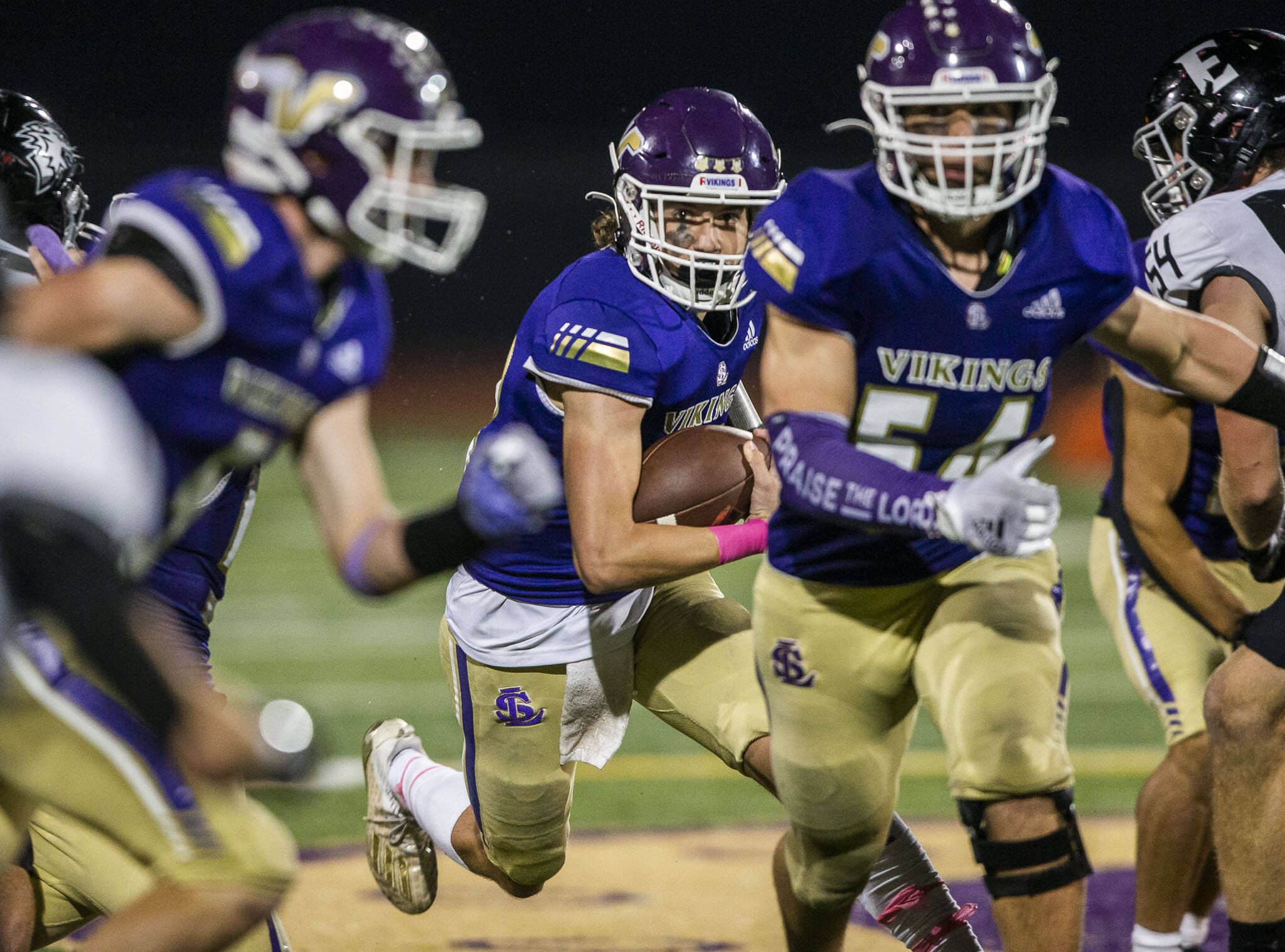Lake Stevens’ Kolton Mason runs the ball during the game against Eastlake on Oct. 7 in Lake Stevens. (Olivia Vanni / The Herald)