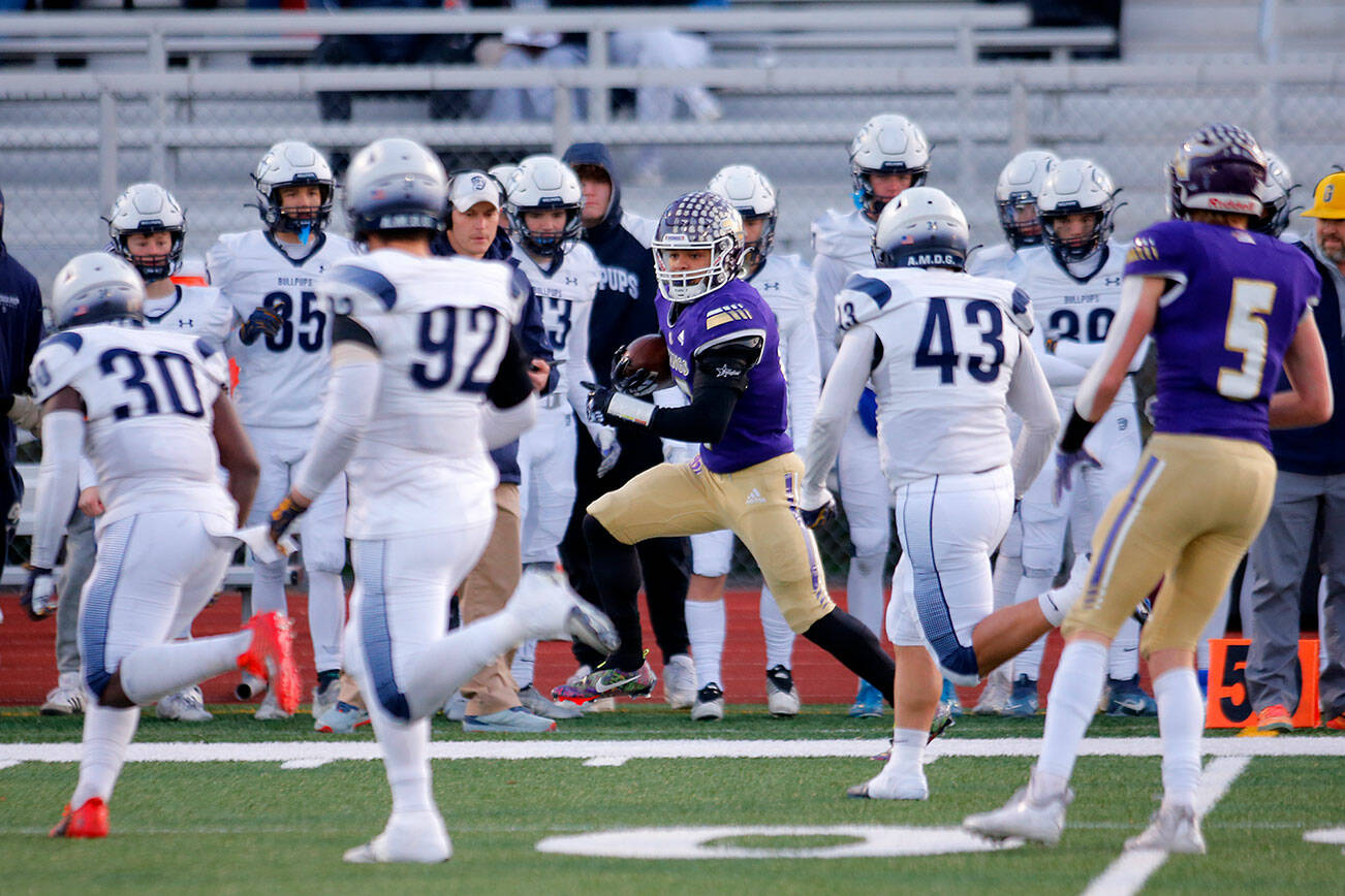 Lake Stevens’ Jayden Limar takes a carry up the sideline for a long gain against Gonzaga Prep on Saturday, Nov. 19, 2022, at Lake Stevens High School in Lake Stevens, Washington. (Ryan Berry / The Herald)