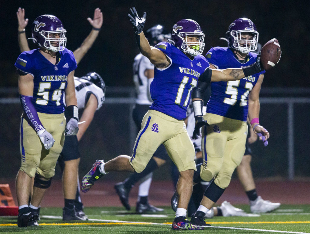 Limar celebrates with his teammates after scoring a touchdown. (Olivia Vanni / The Herald)
