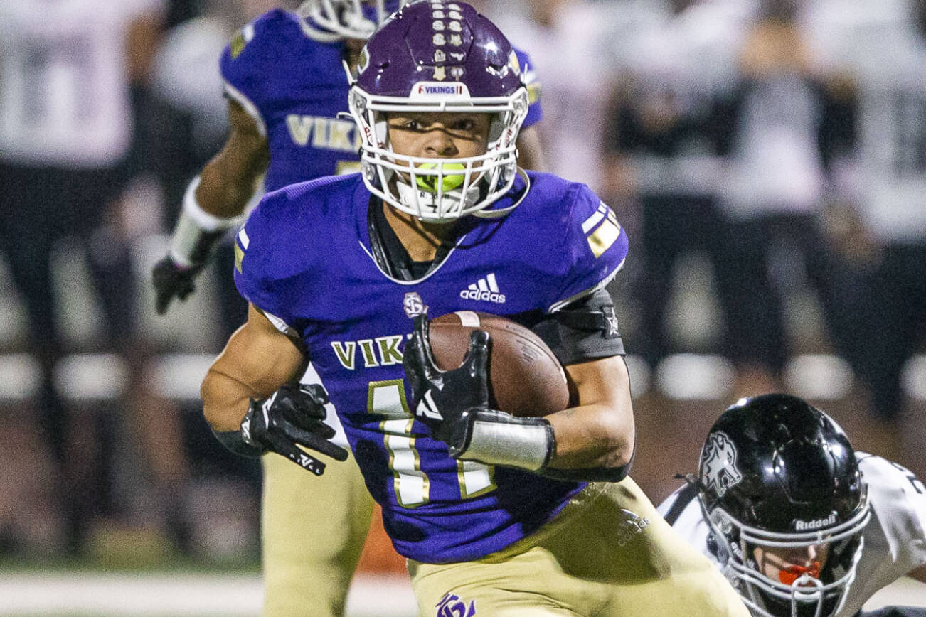 Lake Stevens’ Jayden Limar runs the ball during the game against Eastlake on Friday, Oct. 7, 2022 in Lake Stevens, Washington. (Olivia Vanni / The Herald)