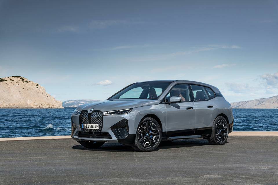 2022 BMW iX xDrive50 (BMW)