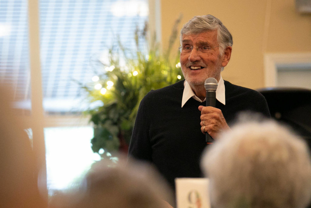 Former television food personality Graham Kerr speaks to residents of Windsor Square Senior Living on Sep. 15, 2022, in Marysville. (Ryan Berry / The Herald)
