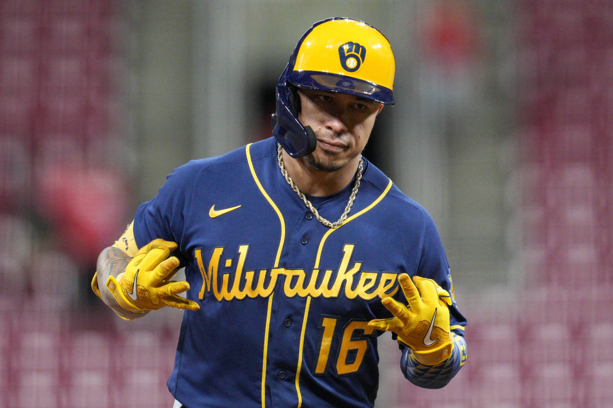 Milwaukee Brewers' Kolten Wong (16) plays during a baseball game against the Cincinnati Reds Thursday, Sept. 22, 2022, in Cincinnati. (AP Photo/Jeff Dean)