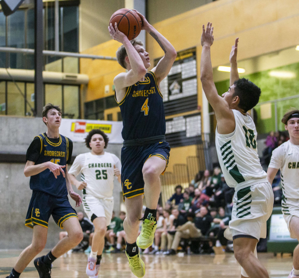 Shorecrest’s Anthony Najera leaps to make a pass during the game against Marysville Getchell on Friday, Dec. 16, 2022 in Marysville, Washington. (Olivia Vanni / The Herald)
