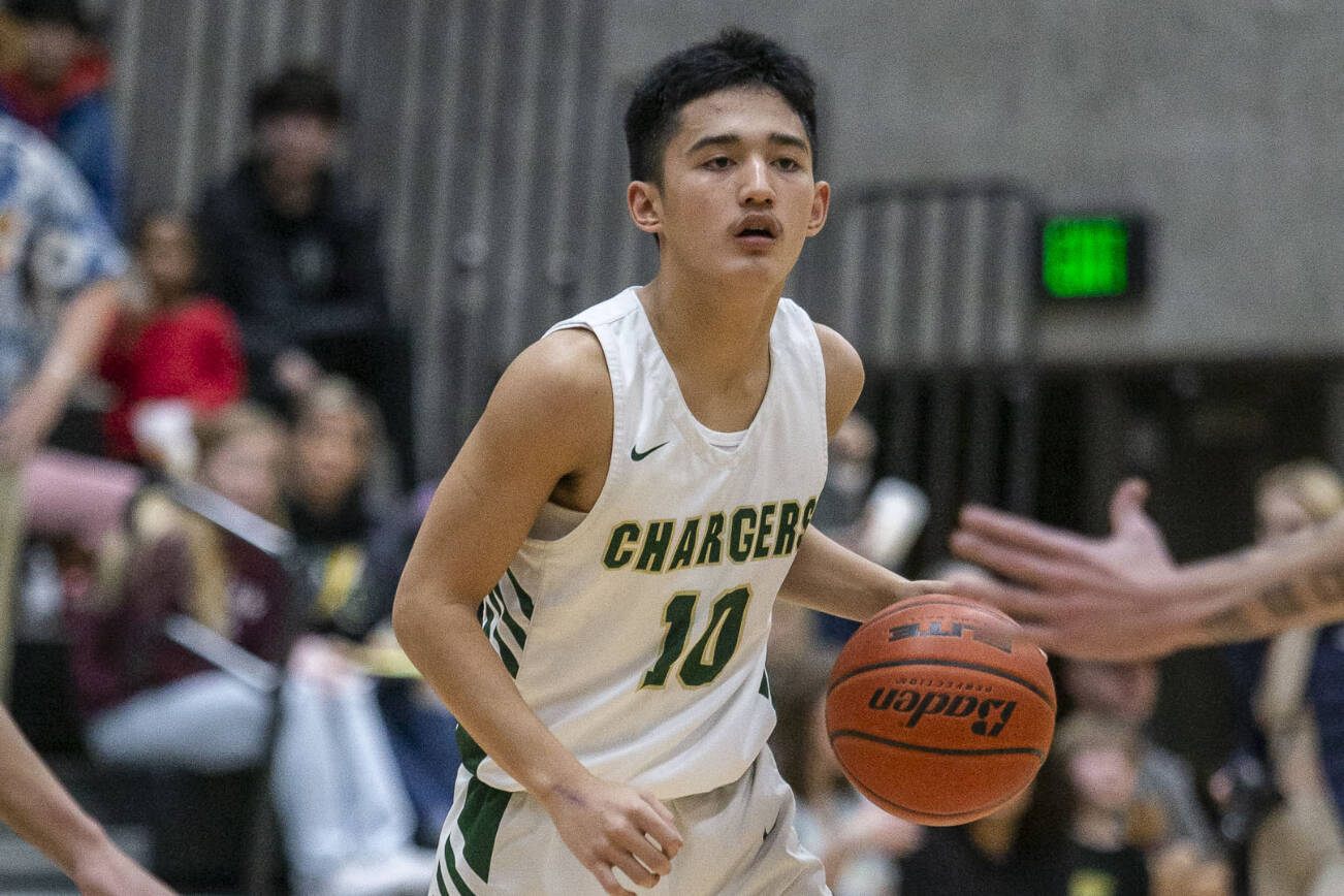 Marysville-Getchell’s Arion Palacol looks for an open teammate to pass to during the game against Shorecrest on Friday, Dec. 16, 2022 in Maryville, Washington. (Olivia Vanni / The Herald)