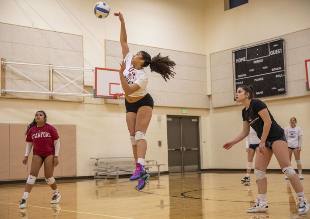 Lynnwood middle blocker Hannah Johnson (Olivia Vanni / The Herald)
