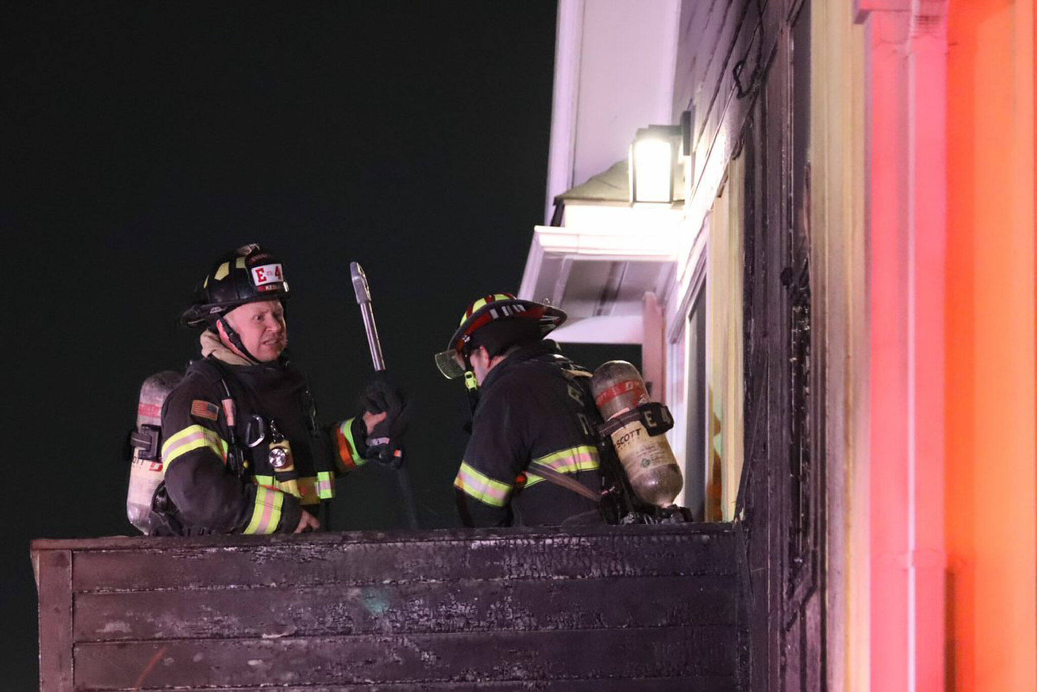 8 displaced in north Everett fire