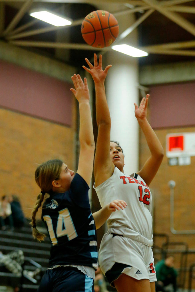 Mountlake Terrace’s Mya Sheffield puts up a shot against Meadowdale on Wednesday, Jan.11, 2023, at Mountlake Terrace High School in Mountlake Terrace, Washington. (Ryan Berry / The Herald)
