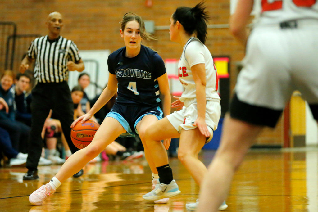 Meadowdale’s Jordan Leith goes behind the back to get by a defender on her way up the court against Mountlake Terrace on Wednesday, Jan.11, 2023, at Mountlake Terrace High School in Mountlake Terrace, Washington. (Ryan Berry / The Herald)
