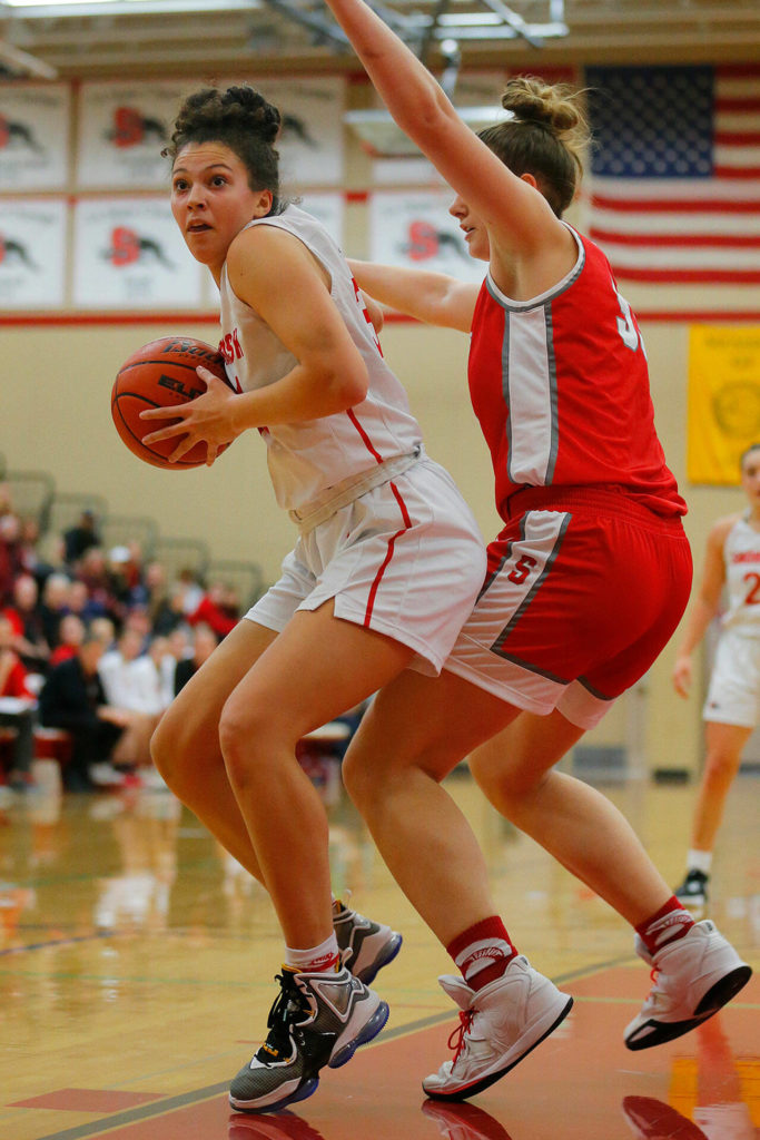 Snohomish’s Tyler Gildersleeve-Stiles tries to work her way into the paint against Stanwood on Friday, Jan. 13, 2023, at Snohomish High School in Snohomish, Washington. (Ryan Berry / The Herald)
