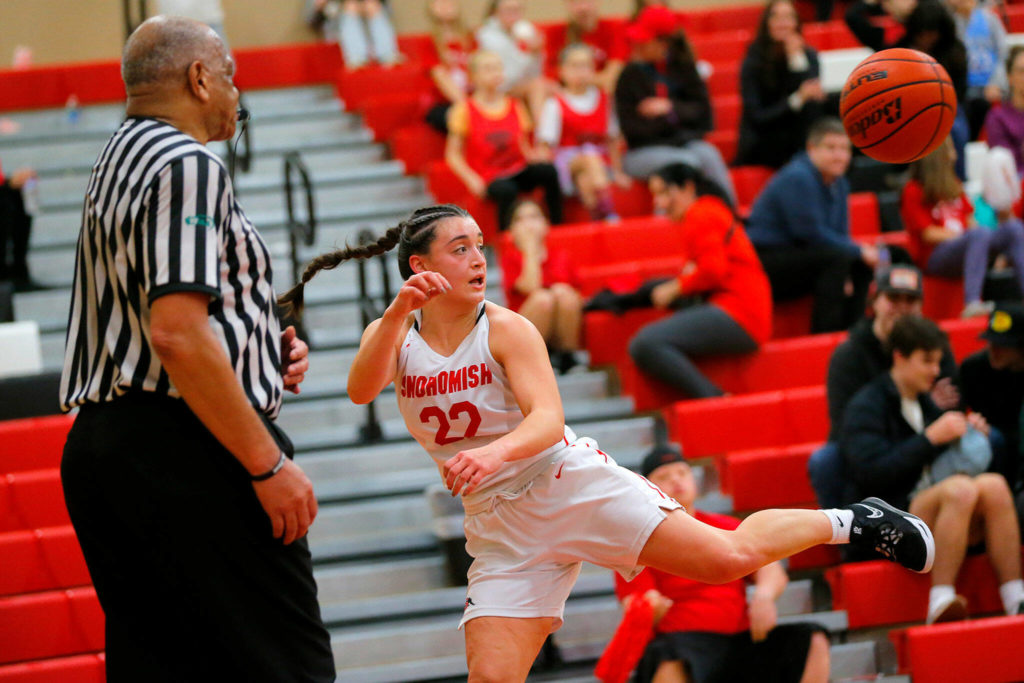 Snohomish’s Jada Andreson nearly saves a ball from going out of bounds against Stanwood on Friday, Jan. 13, 2023, at Snohomish High School in Snohomish, Washington. (Ryan Berry / The Herald)

