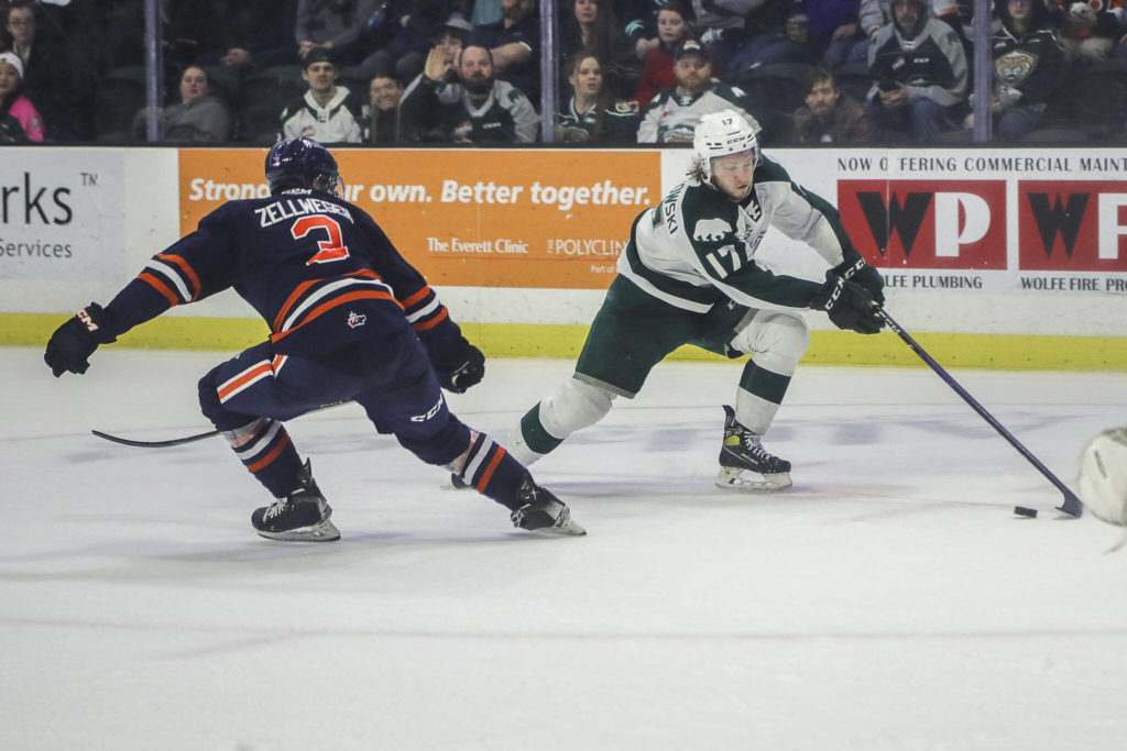 Silvertips’ Jackson Berezowski (17) moves with the puck during a game between the Silvertips and Kamloops Blazers at the Angel of the Winds Arena on Friday, Jan. 13, 2023. The Silvertips fell to the Kamloops, 3-6. (Annie Barker / The Herald)
