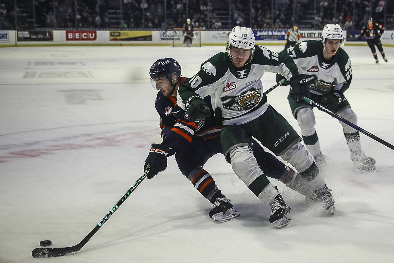 Kamloops’ Ryan Hofer (10) and Silvertips’ Beau Courtney (10) fight for the puck during a game between the Silvertips and Kamloops Blazers at the Angel of the Winds Arena on Friday, Jan. 13, 2023. The Silvertips fell to the Kamloops, 3-6. (Annie Barker / The Herald)