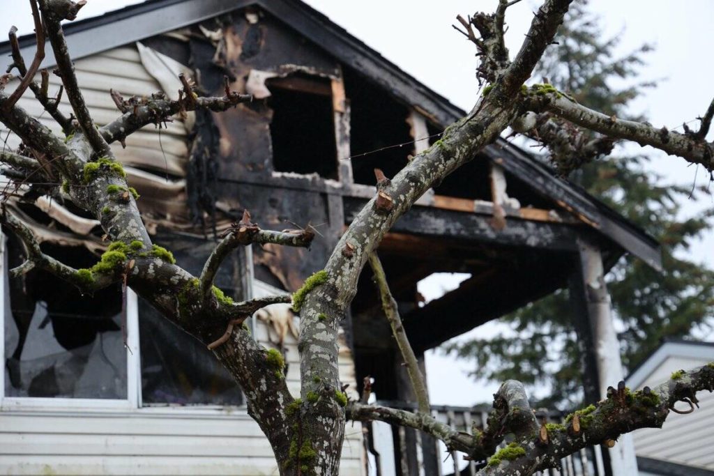 A unit in a Marysville apartment building caught fire Wednesday morning, displacing nine residents. (Marysville Fire District)
