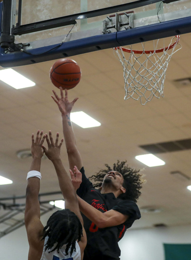 ECC’s Leon Sayers (0) shoots the ball during a men’s game between the Everett Community College Trojans and Edmonds College Tritons at Seaview Gymnasium at Edmonds College in Lynnwood, Washington on Wednesday Jan. 25, 2023. The Tritons won, 91-84. (Annie Barker / The Herald)

