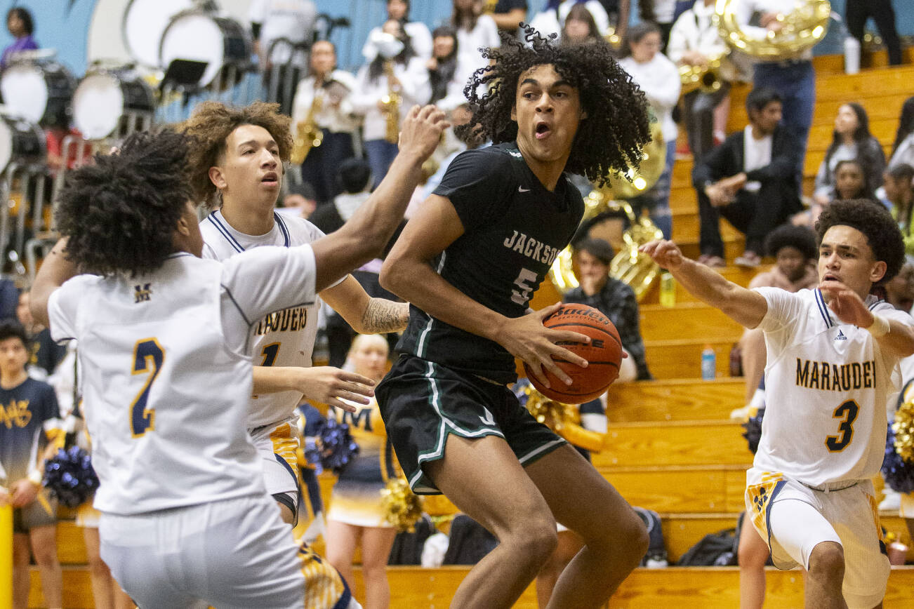 Multiple Mariner players surround Jackson’s Sylas Williams to block his shot during the game on Wednesday, Jan. 4, 2023 in Everett, Washington. (Olivia Vanni / The Herald)
