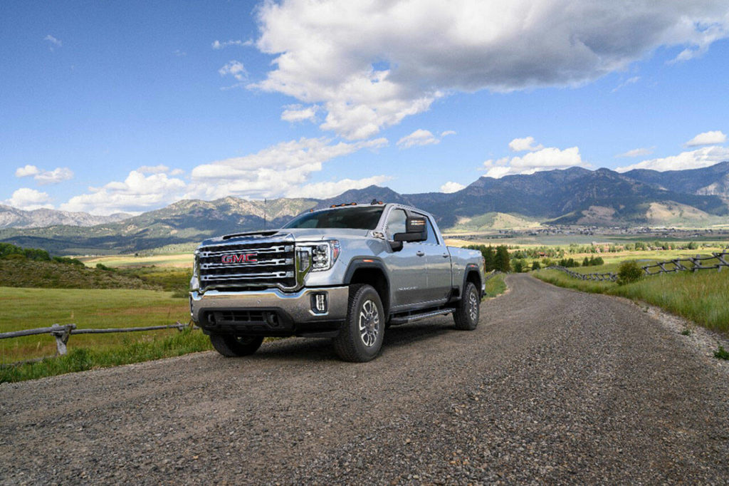 Seven-spoke 22-inch bright wheels are newly standard on the 2023 GMC Sierra 1500 Denali Ultimate model. (GMC)
