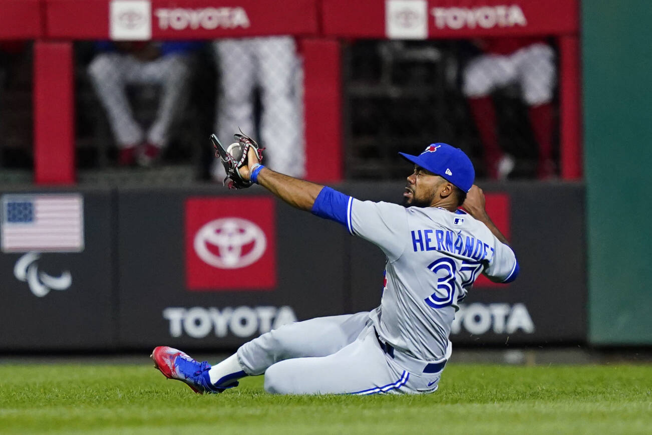 Toronto Blue Jays right fielder Teoscar Hernandez cannot hang onto a single by Philadelphia Phillies' Kyle Schwarber during the fifth inning of a baseball game, Tuesday, Sept. 20, 2022, in Philadelphia. (AP Photo/Matt Slocum)