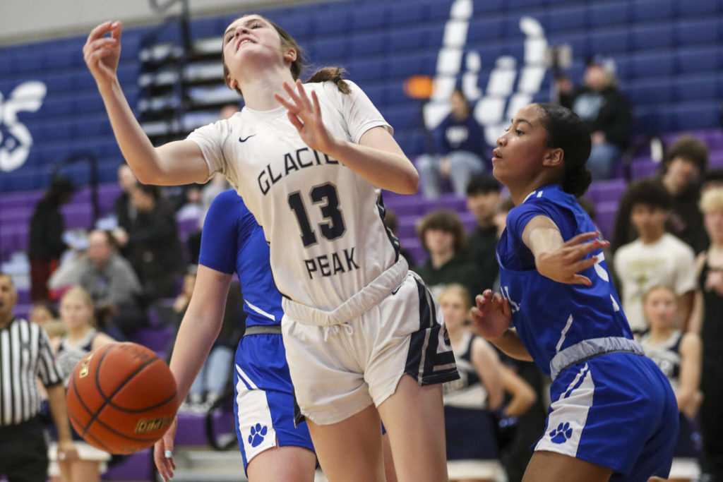 Glacier Peak’s Sammie Thoma (13) loses the ball during a game between Glacier Peak and Bothell at Lake Washington High School in Kirkland, Washington on Thursday, Feb. 16, 2023. Bothell won, 57-38. (Annie Barker / The Herald)
