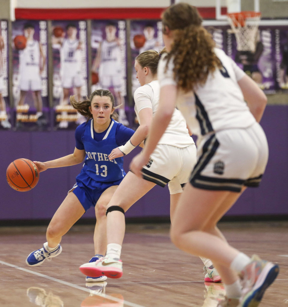 Bothell’s Ashlyn Peterson (13) moves with the ball during a game between Glacier Peak and Bothell at Lake Washington High School in Kirkland, Washington on Thursday, Feb. 16, 2023. Bothell won, 57-38. (Annie Barker / The Herald)
