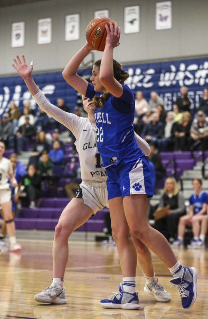 Bothell’s Charlotte Lipkin (22) moves with the ball during a game between Glacier Peak and Bothell at Lake Washington High School in Kirkland, Washington on Thursday, Feb. 16, 2023. Bothell won, 57-38. (Annie Barker / The Herald)
