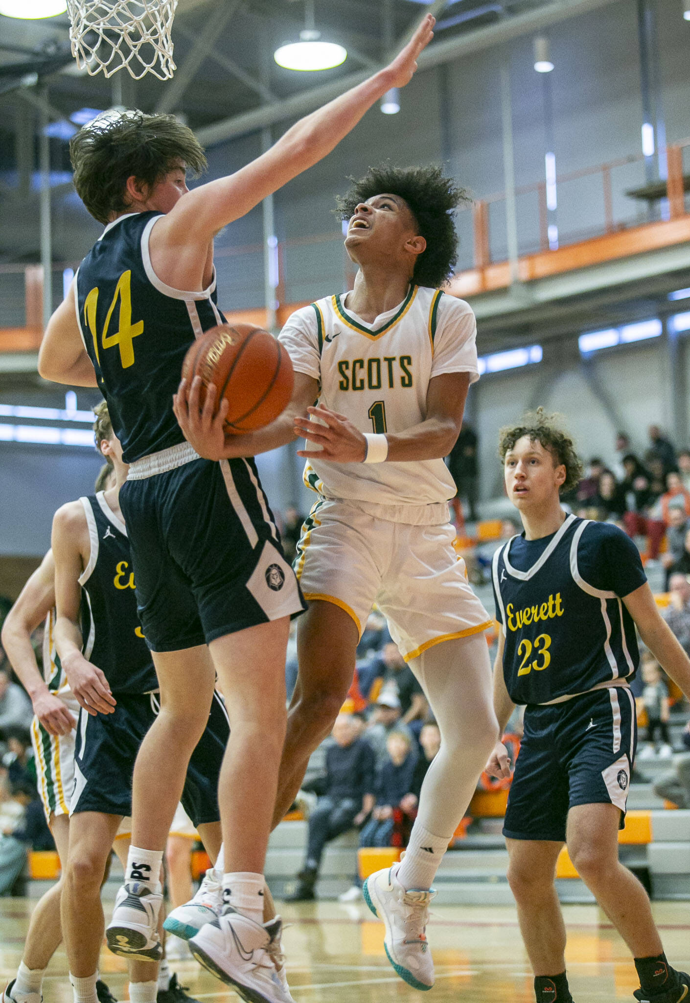Shorecrest’s Keaine Silimon attempts a layup while being guarded during the game against Everett on Friday, Feb. 17, 2023 in Everett, Washington. (Olivia Vanni / The Herald)