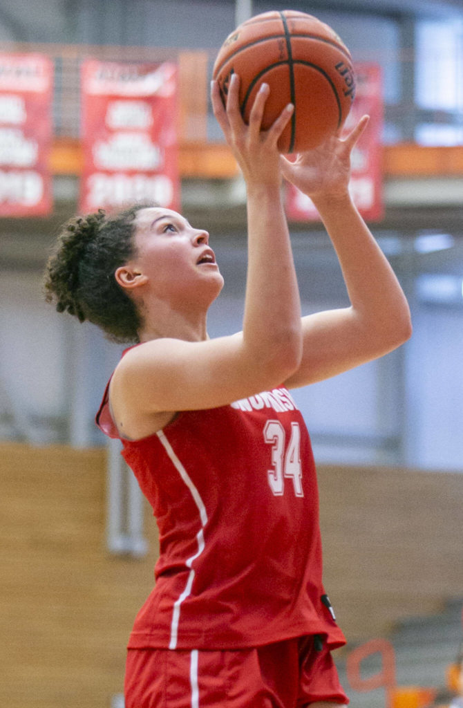 Snohomish’s Tyler Gildersleeve-Stiles makes a layup during the game against Everett on Saturday, Feb. 18, 2023 in Everett, Washington. (Olivia Vanni / The Herald)

